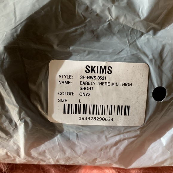 🖤 SKIMS BARELY THERE high waisted mid thigh short- NEW- Onyx/ Black color - Picture 8 of 11